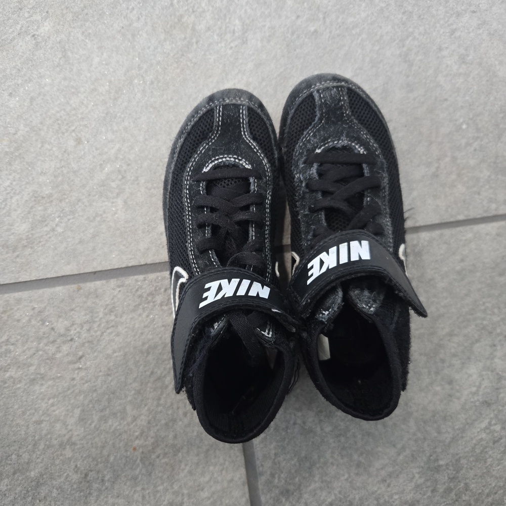 Nike Speedsweep VII GS Wrestling Shoes Boys Youth Size 13 Black White